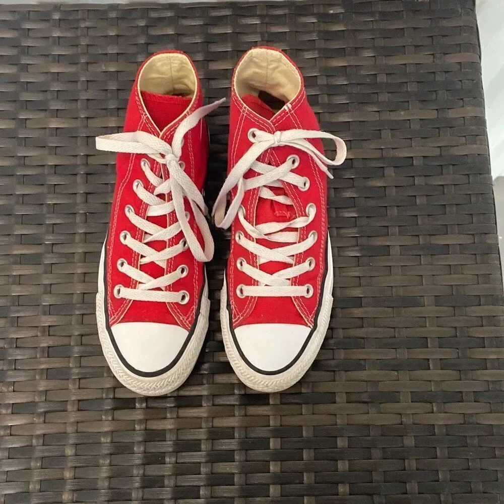 Converse sneakers women’s size 6
